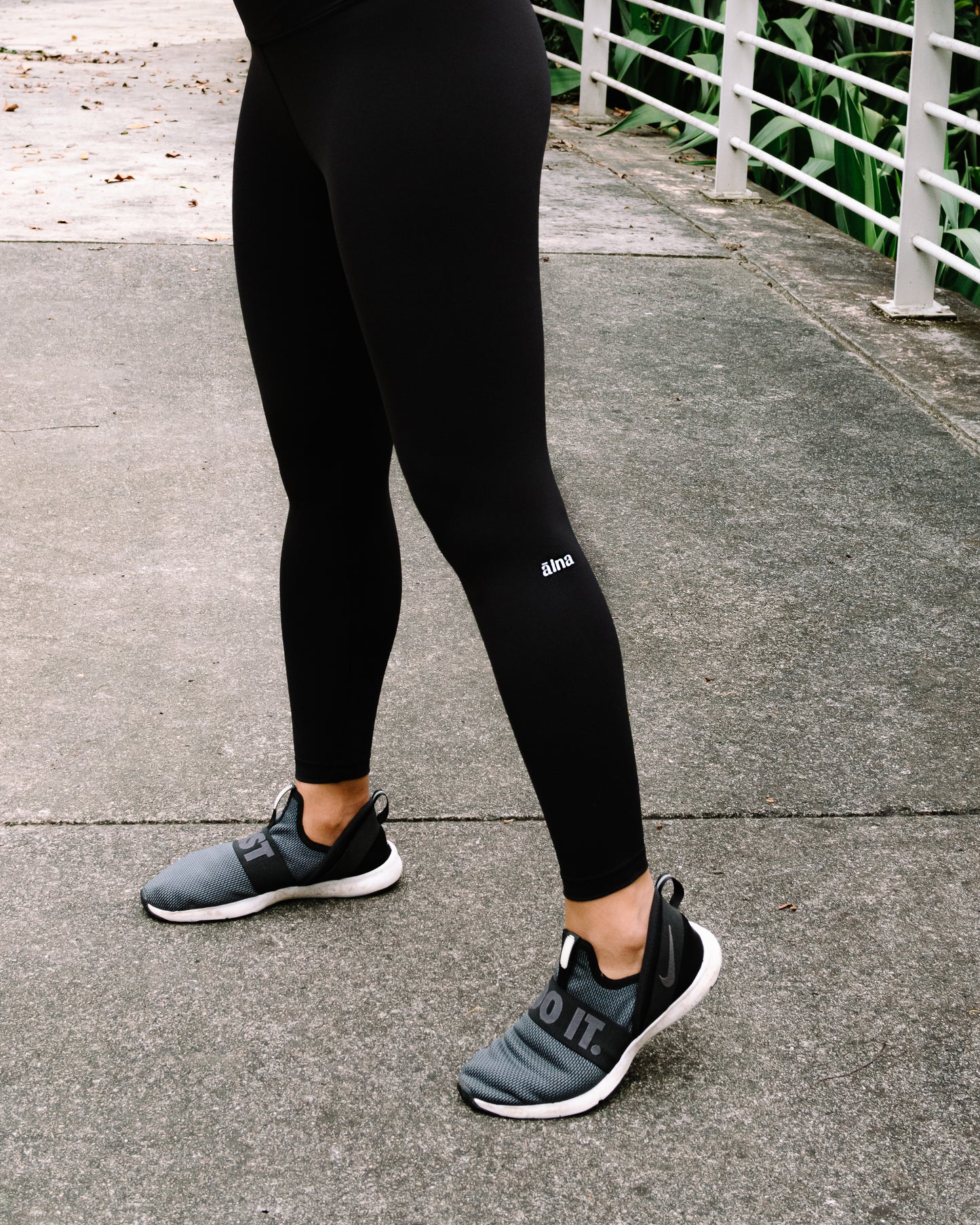 The Criss Cross Leggings - Echo